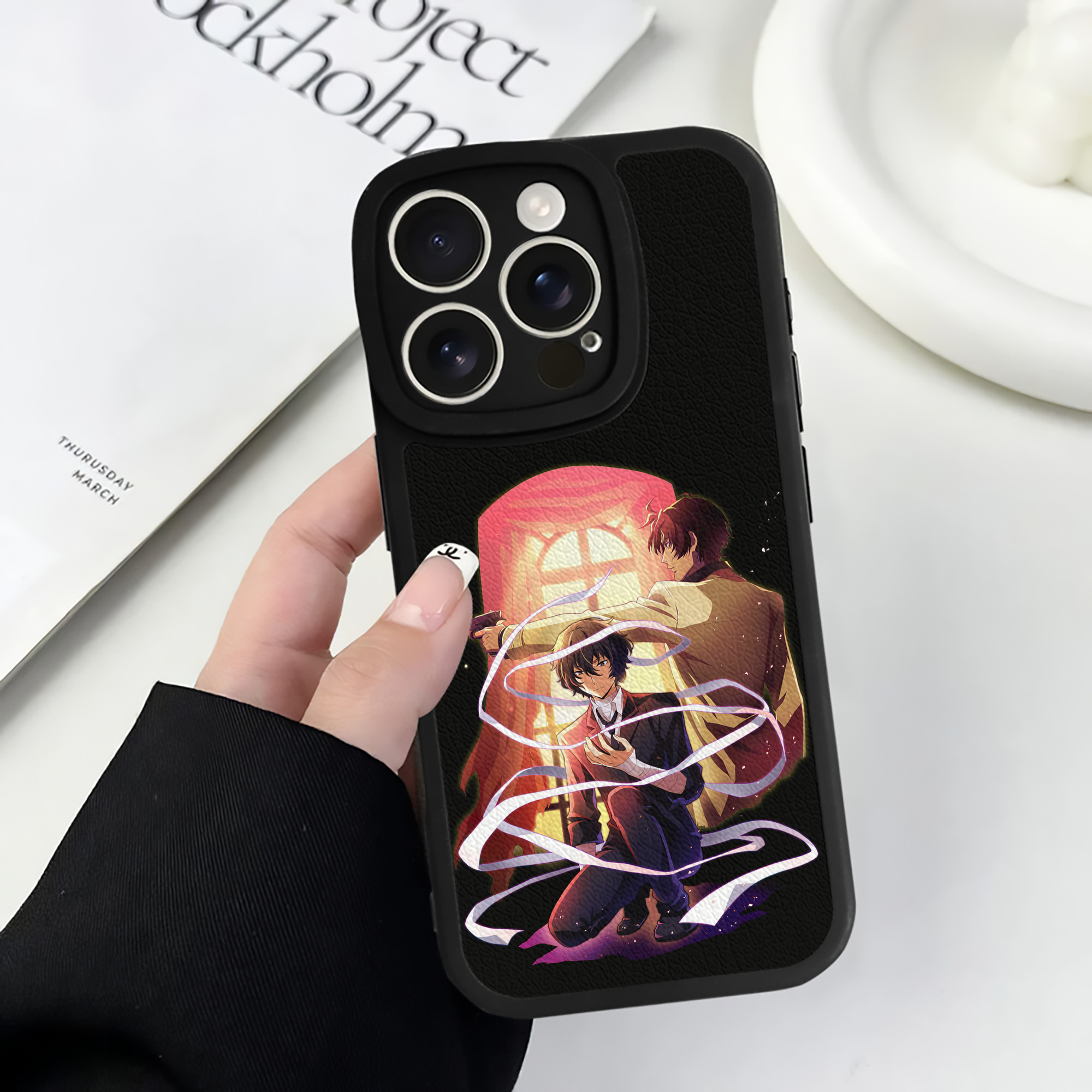 （画像用） 文豪ストレイドッグス Bungo Stray Dogs 【iPhone 16シリーズ対応】シリコンスマホケース（レザー調） 材質：シリコン